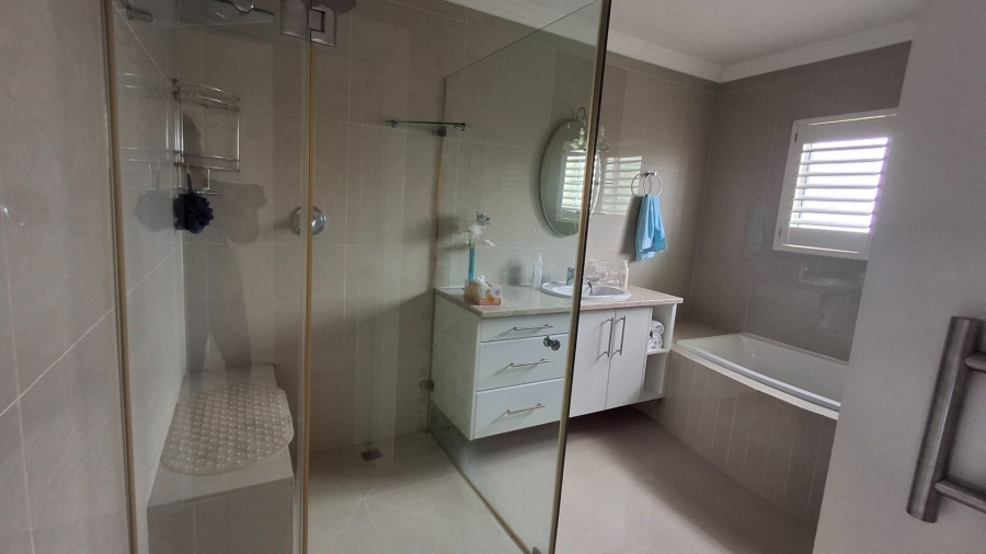 3 Bedroom Property for Sale in Boggomsbaai Western Cape